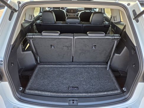 Used 2023 Volkswagen Atlas SE w/ Black Wheel Package image 9