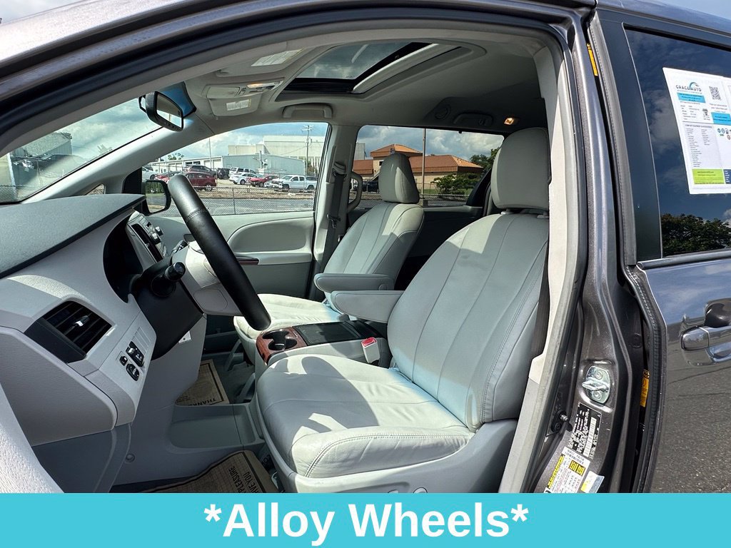 Used 2014 Toyota Sienna XLE FWD image 16