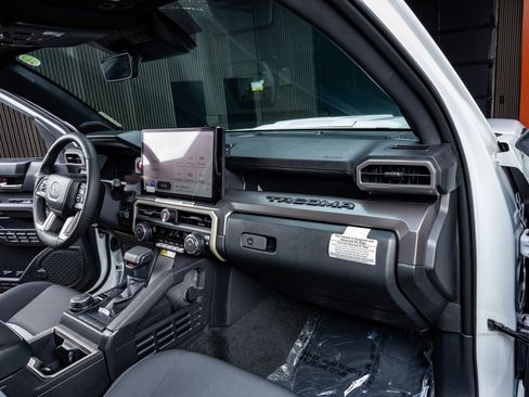 Used 2024 Toyota Tacoma TRD Sport image 17