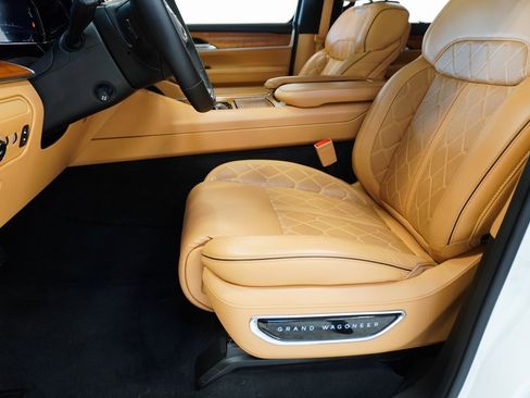 Used 2023 Jeep Grand Wagoneer Series III image 12