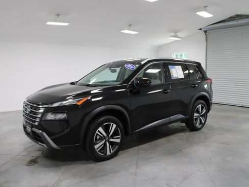 Used 2024 Nissan Rogue SL FWD image 4