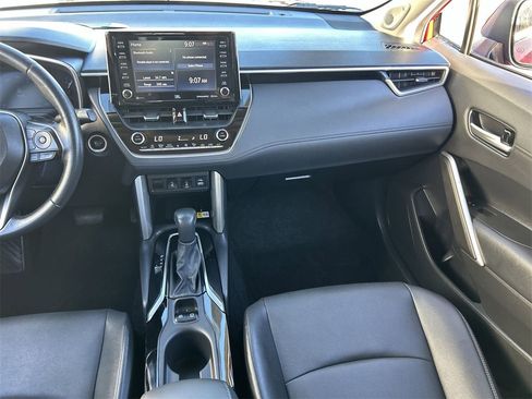 Used 2022 Toyota Corolla Cross XLE image 13