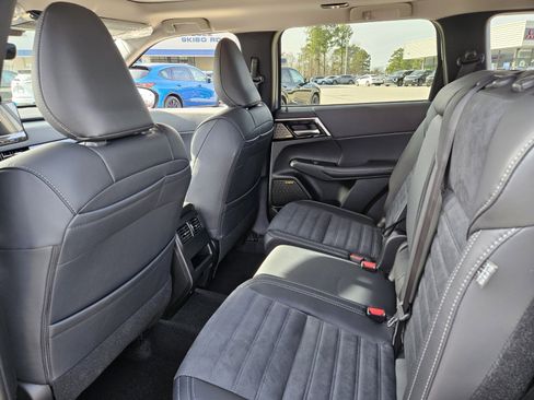 New 2026 Mitsubishi Outlander FWD image 10