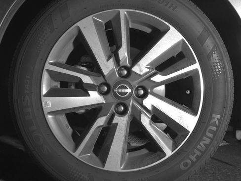 Used 2025 Nissan Versa SV image 12