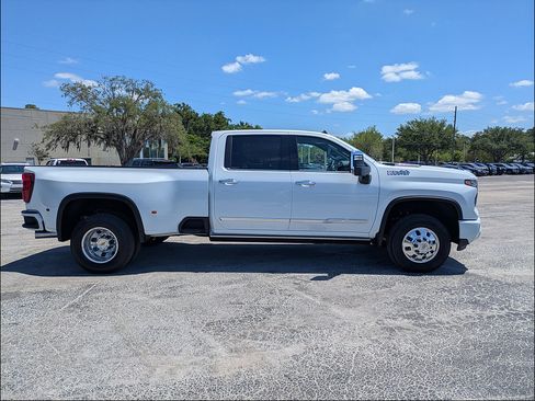 New 2026 Chevrolet Silverado 3500 High Country w/ High Country Premium Package AWD/4WD image 3