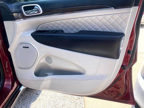 Used 2019 Jeep Grand Cherokee Summit AWD/4WD image 16