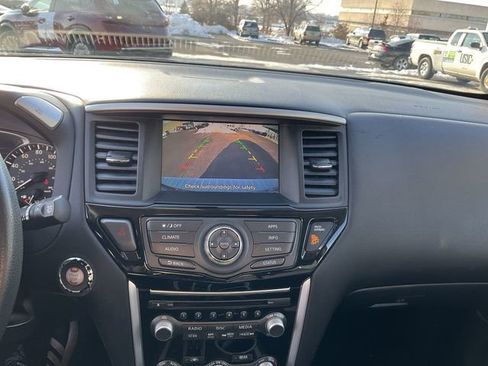 Used 2017 Nissan Pathfinder S image 14
