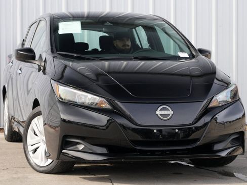 Used 2025 Nissan Leaf S image 2