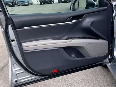 Used 2022 Toyota Camry LE image 9