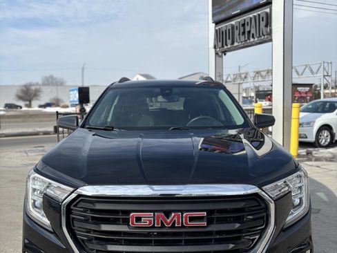 Used 2022 GMC Terrain SLE w/ Driver Convenience Package AWD/4WD image 2