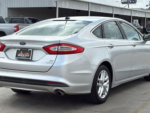 Used 2013 Ford Fusion SE image 5
