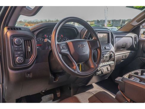 Used 2019 Chevrolet Silverado 1500 Custom Trail Boss w/ Custom Convenience Package image 11