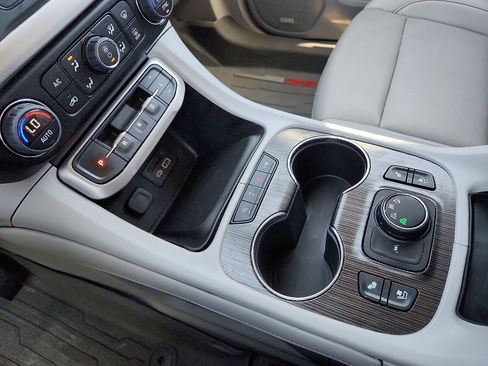 Used 2022 GMC Acadia SLT w/ Technology Package image 25