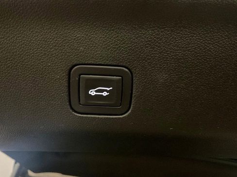 Used 2023 Chevrolet Suburban Z71 w/ Luxury Package image 16