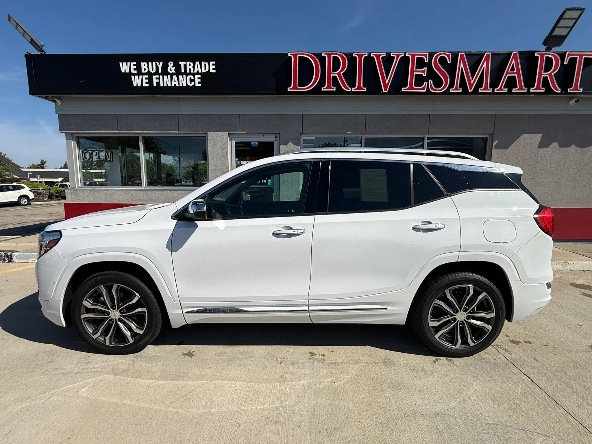 Used 2019 GMC Terrain Denali w/ Advanced Safety Package AWD/4WD image 5
