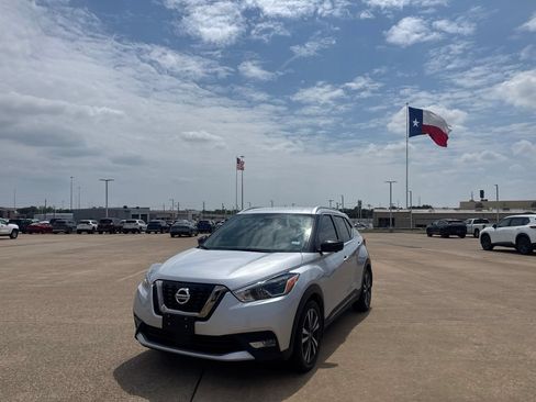 Certified 2020 Nissan Kicks SR FWD image 7