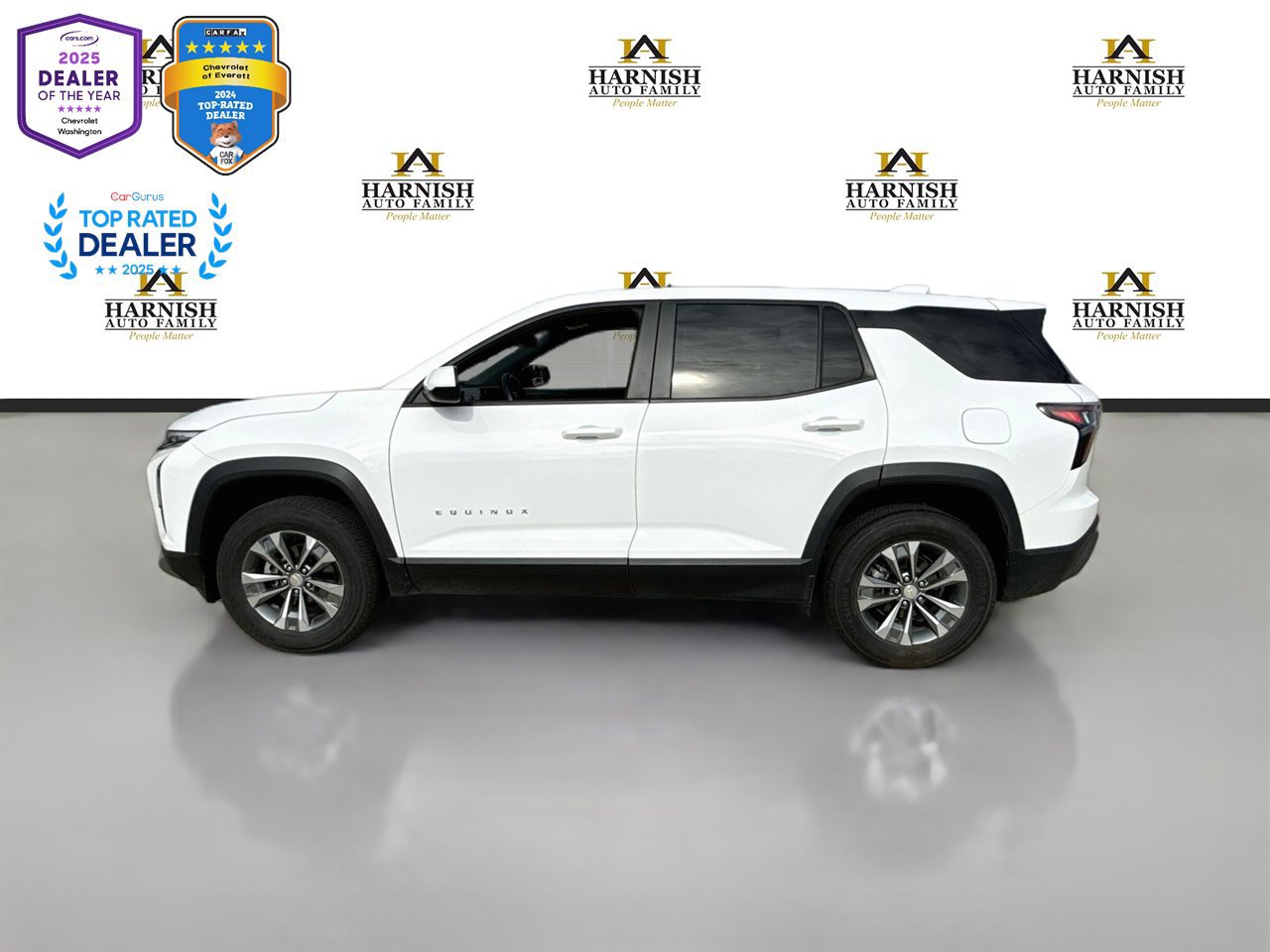 Used 2025 Chevrolet Equinox LT FWD image 2