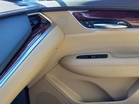 Used 2017 Cadillac XT5 Luxury w/ Driver Awareness Package image 34