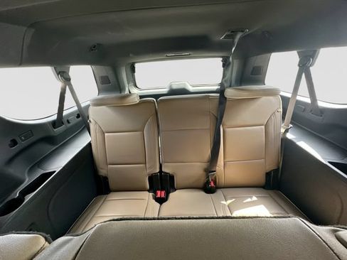 Used 2023 Chevrolet Suburban Premier w/ Advanced Technology Package AWD/4WD image 22