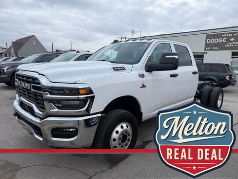 Used 2025 RAM 3500 Tradesman w/ Chrome Appearance Group RWD image 1