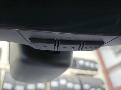 New 2025 Land Rover Discovery Sport Dynamic SE image 34