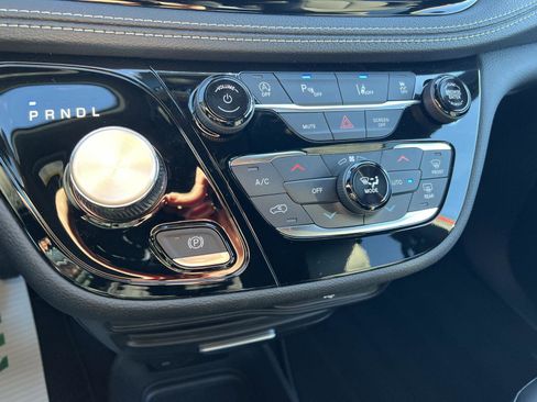 New 2026 Chrysler Pacifica Select image 15