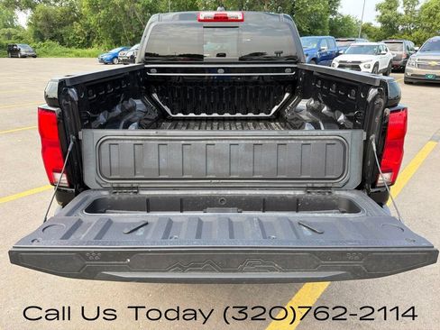 Used 2026 Chevrolet Colorado Z71 AWD/4WD image 33