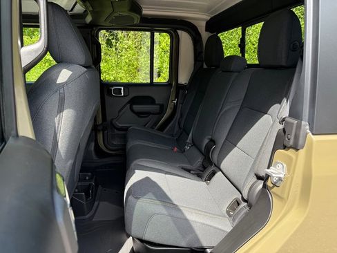 New 2025 Jeep Gladiator Sport image 16