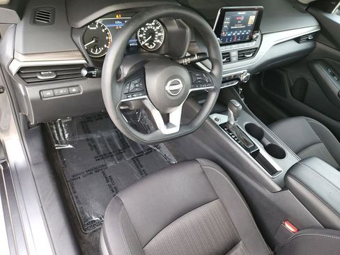 Used 2025 Nissan Altima 2.5 SV image 11