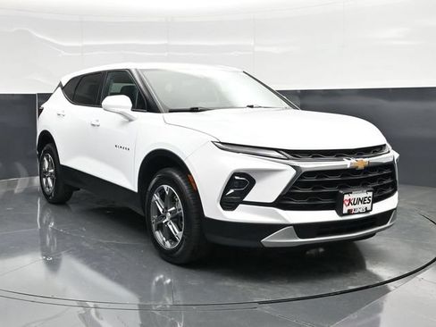 Used 2025 Chevrolet Blazer LT FWD image 5