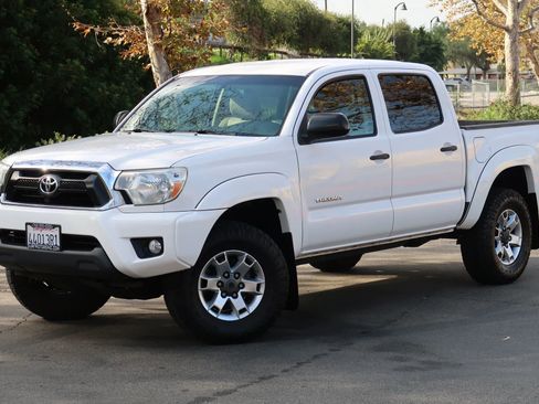 Used 2014 Toyota Tacoma PreRunner image 2