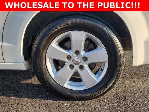 Used 2010 Chrysler Town & Country Touring image 30