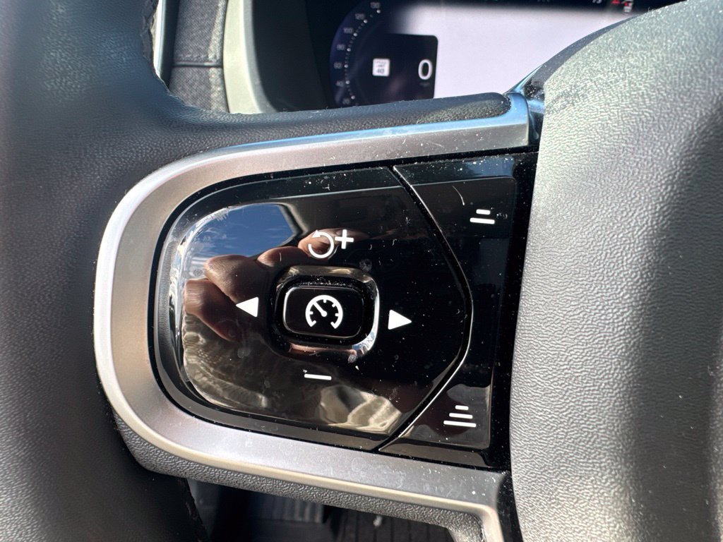 Used 2025 Volvo XC90 B6 Plus w/ Protection Package Premier AWD/4WD image 12