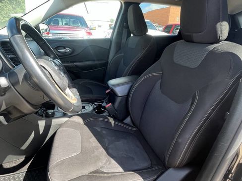 Used 2015 Jeep Cherokee Latitude w/ Cold Weather Group image 13