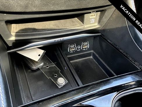 Used 2022 Chrysler Pacifica Limited w/ Uconnect Theater Family Group image 14