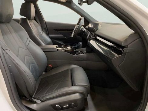 Used 2024 BMW 530i RWD image 32