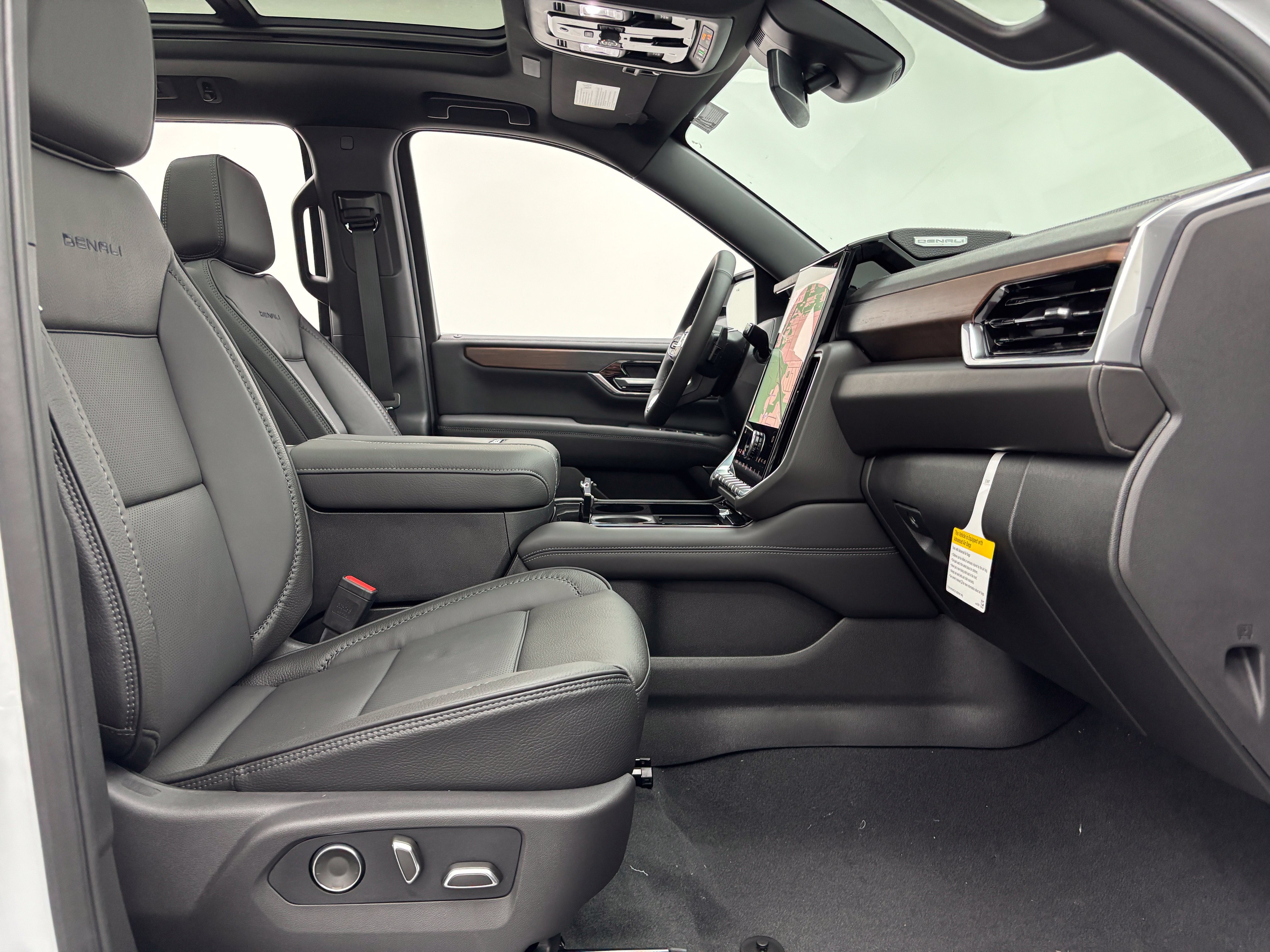 New 2026 GMC Yukon Denali w/ Sun & Power Step Package AWD/4WD image 38