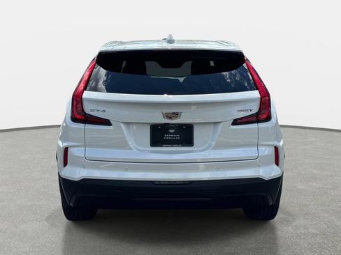 Certified 2024 Cadillac XT4 Luxury w/ Cold Weather Package FWD image 4
