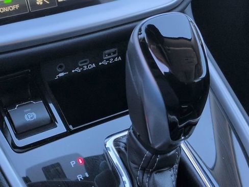 Certified 2025 Subaru Outback Limited w/ Popular Package #2 image 32