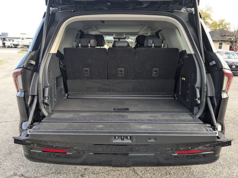 Used 2025 Lincoln Navigator Reserve AWD/4WD image 13