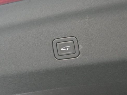 Used 2024 Cadillac Escalade Premium Luxury Platinum image 12