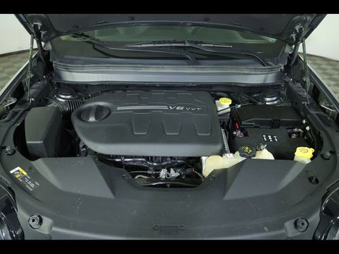 Used 2022 Jeep Cherokee Latitude Lux w/ Sun & Sound Group image 21