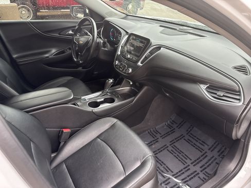 Used 2017 Chevrolet Malibu LT w/ Leather Package FWD image 14