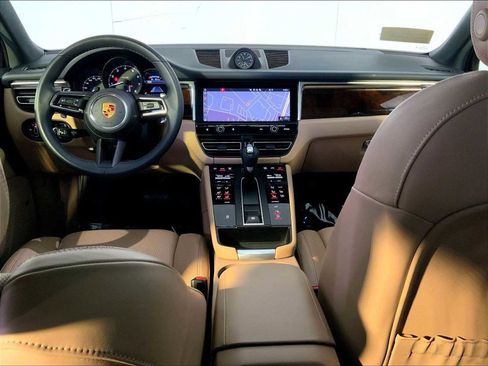 Certified 2023 Porsche Macan image 14
