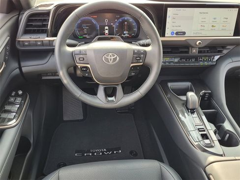 Used 2025 Toyota Crown Platinum image 7