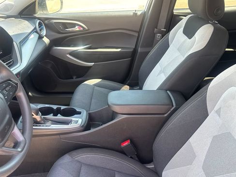 Used 2025 Chevrolet Trax LS FWD image 41