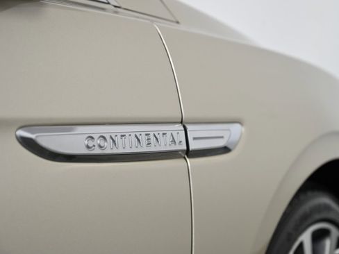 Used 2017 Lincoln Continental Reserve w/ Technology Package FWD image 12