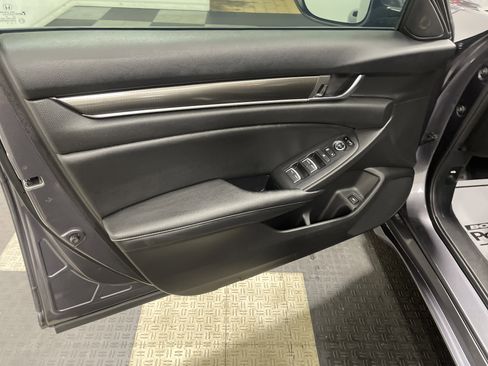 Used 2019 Honda Accord Sport image 10