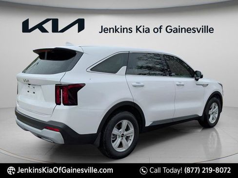 New 2026 Kia Sorento LX FWD image 2