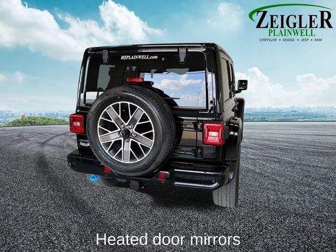 Used 2023 Jeep Wrangler Unlimited Sahara AWD/4WD image 5